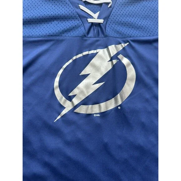 Women’s NHL Tampa Bay Lightning Swoop Back Performance Tee Size L NWT Blue - Picture 2 of 8